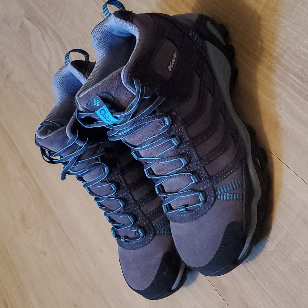 Columbia Omni-Grip women's boots size 7